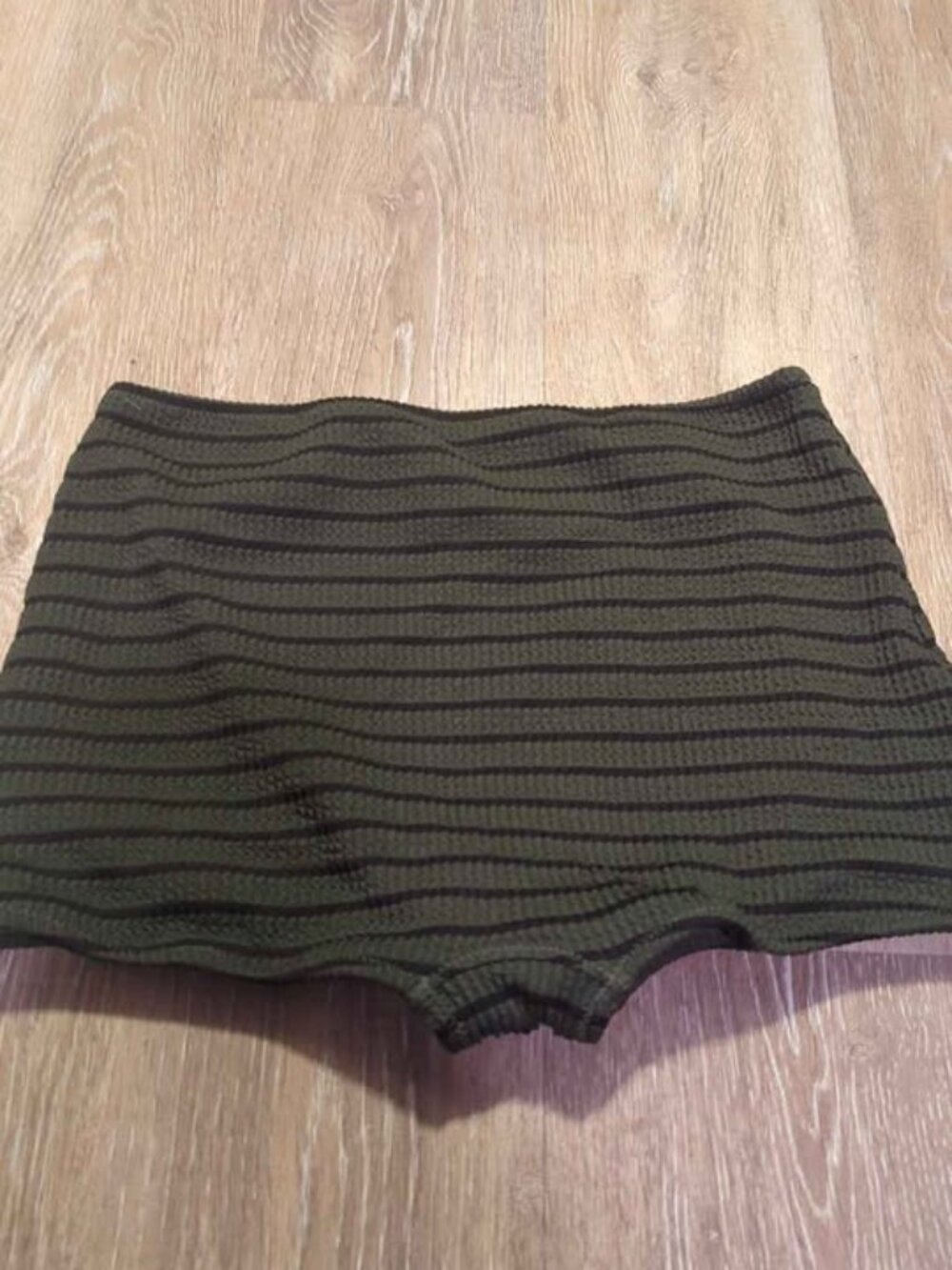 Disturbia size us 6 swim bottoms nwot